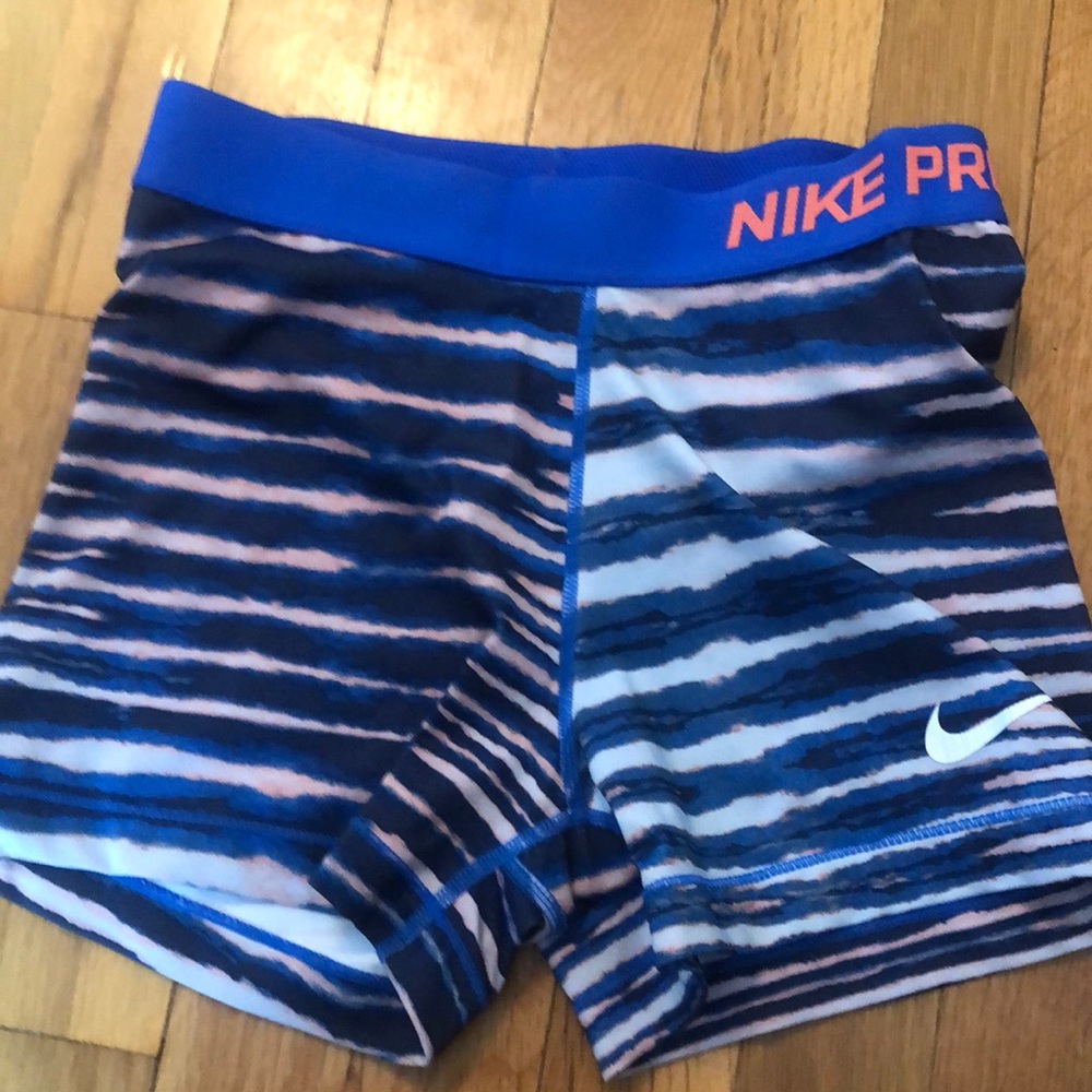 EUC NIKE PRO SHORTS